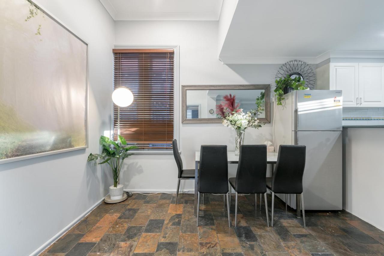 Boutique Private Rm Situated In The Heart Of Burwood 6 Villa Sydney Esterno foto